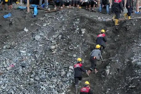 Interventi in una miniera in Turchia (Ansa - Epa)