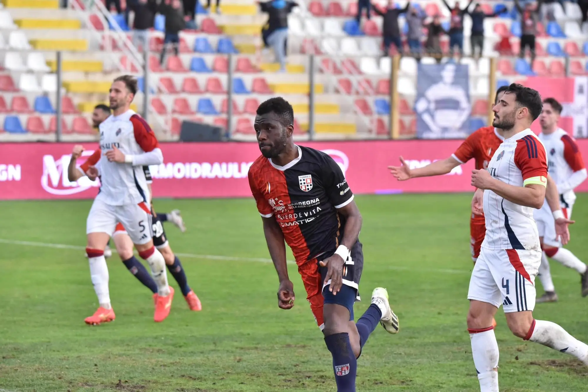 Adama Diakite è l'unico attaccante rimasto dal campionato scorso (foto Torres-A. Sanna)