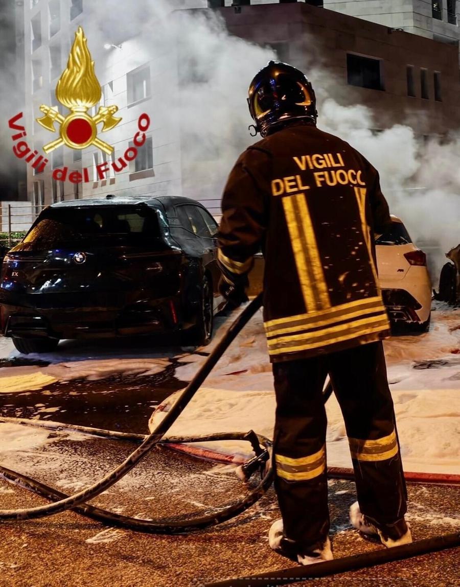 Notte da far west, rogo e furti