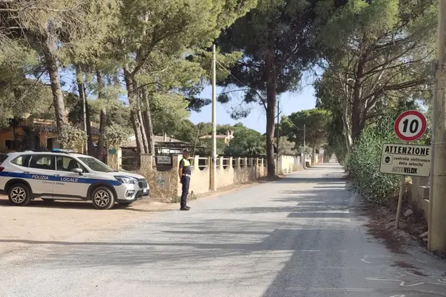 Sinnai, un vigile urbano in servizio a Torre delle stelle (foto Serreli)