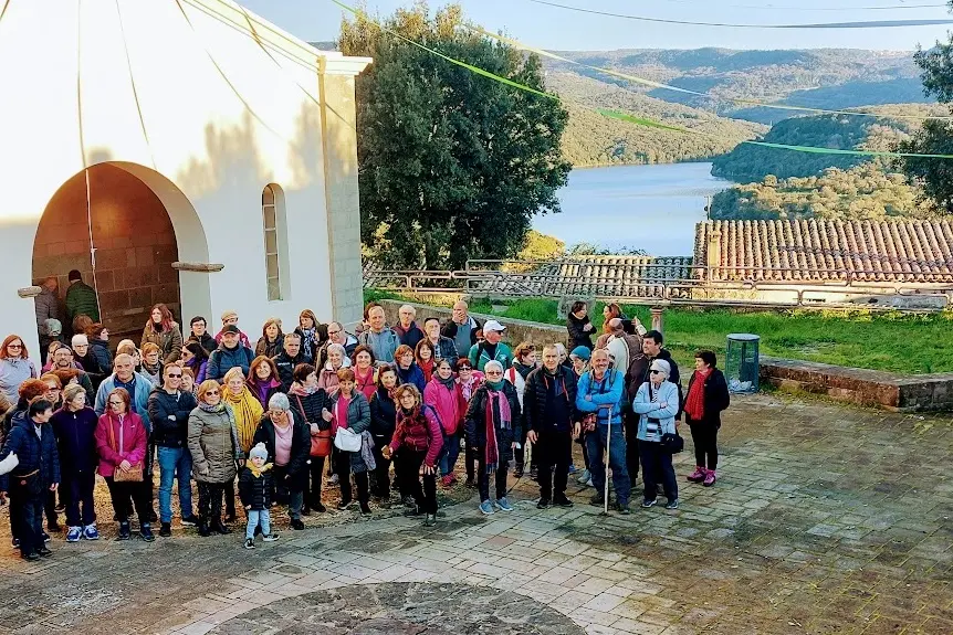 I partecipanti davanti alla Chiesa San Serafino (foto Corrias)
