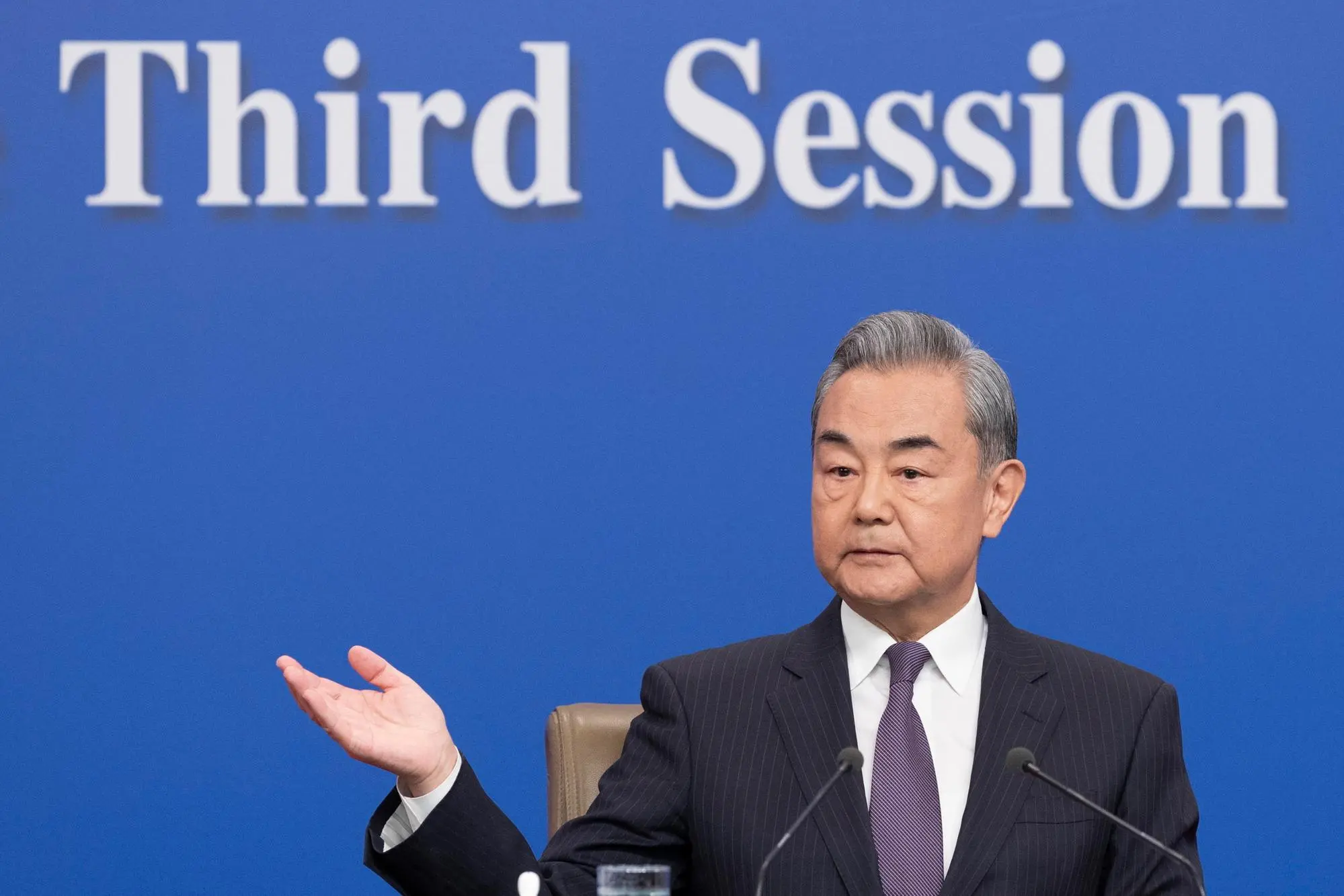 Il ministro degli esteri cinese Wang Yi (foto Ansa/Epa)