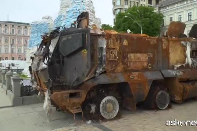 Kiev, Johnson ai soldati: &quot;Bel lavoro i tank russi distrutti&quot;