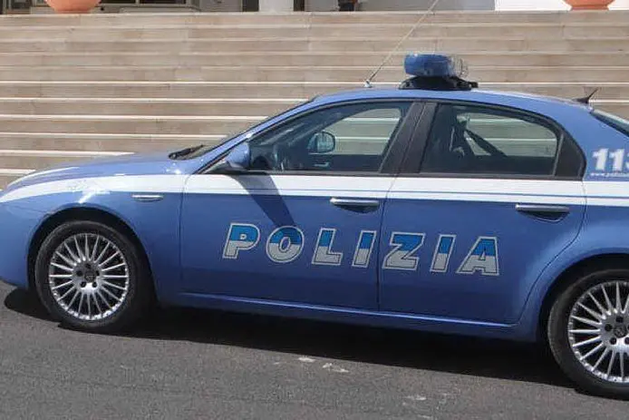 Un'auto della polizia