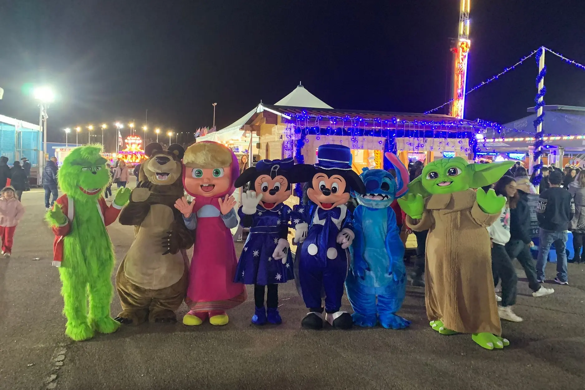 Le mascotte al luna park "Wonderland" (foto ufficio stampa)