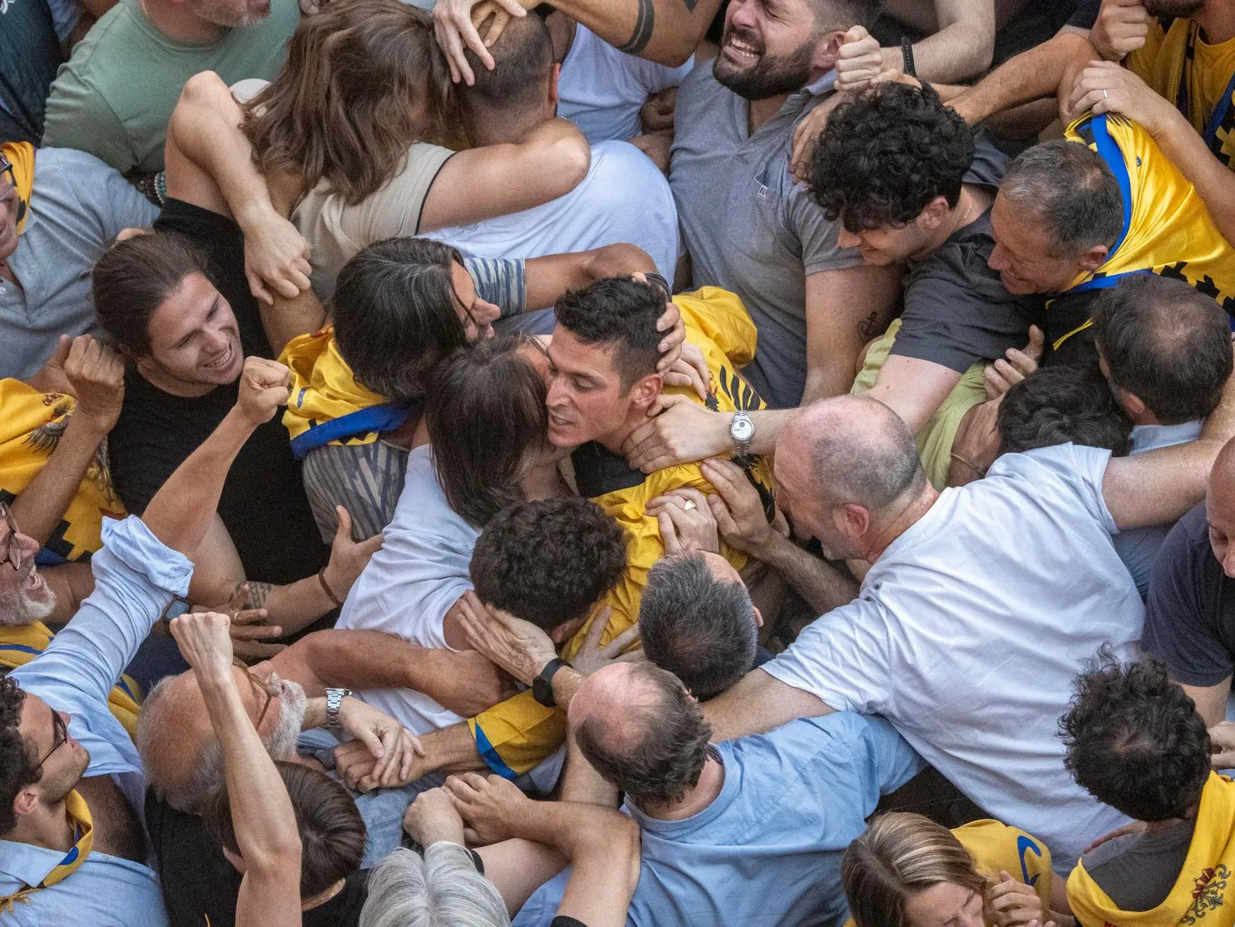 Tittia, il fantino di Nurri dopo il trionfo (Ansa)