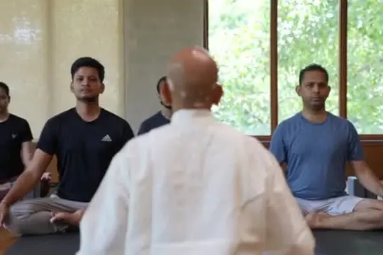 Giornata Internazionale dello Yoga, tra guru e benessere globale
