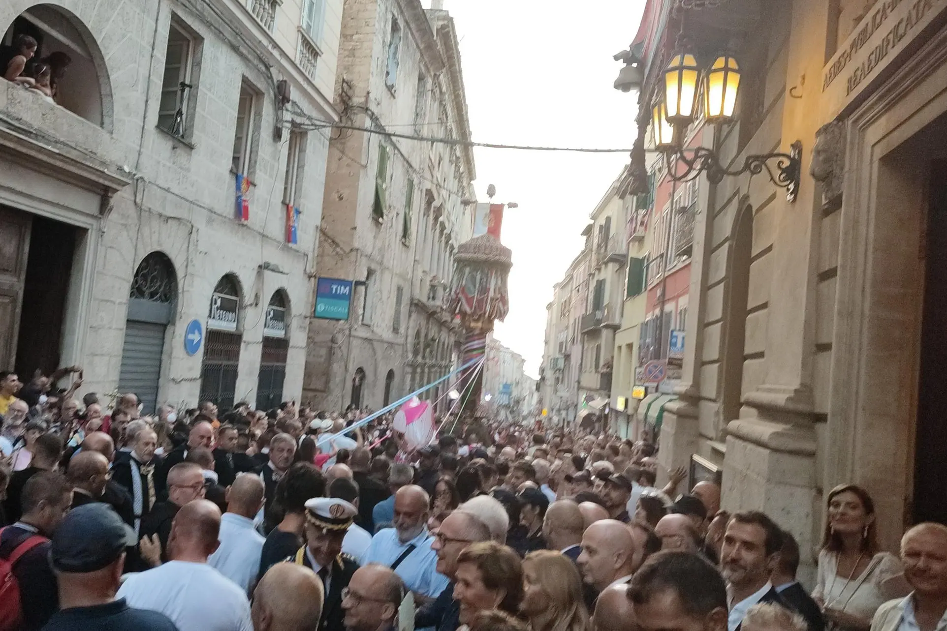 Sassari, la grande folla al Corso (L'Unione Sarda - Tellini)
