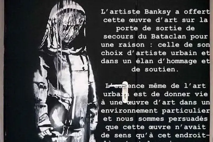 L'opera attribuita a Banksy e il messaggio del Bataclan (da Twitter)