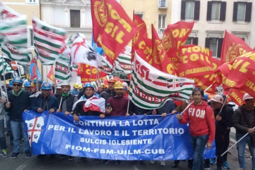 La manifestazione degli ex lavoratori Alcoa a Roma