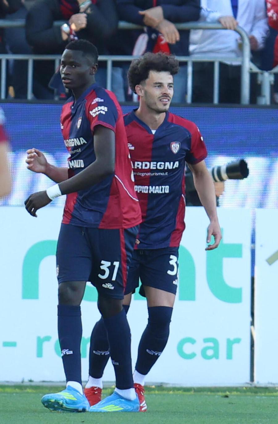 La sera di Mendy Bomber silenzioso e felice di piacere
