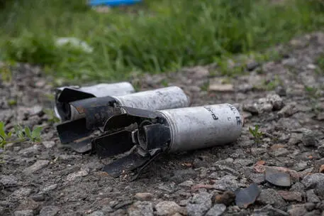 Ucraina, la conferma dal Pentagono: «Bombe a grappolo consegnate a Kiev» (immagine simbolo, foto Ansa/Epa)