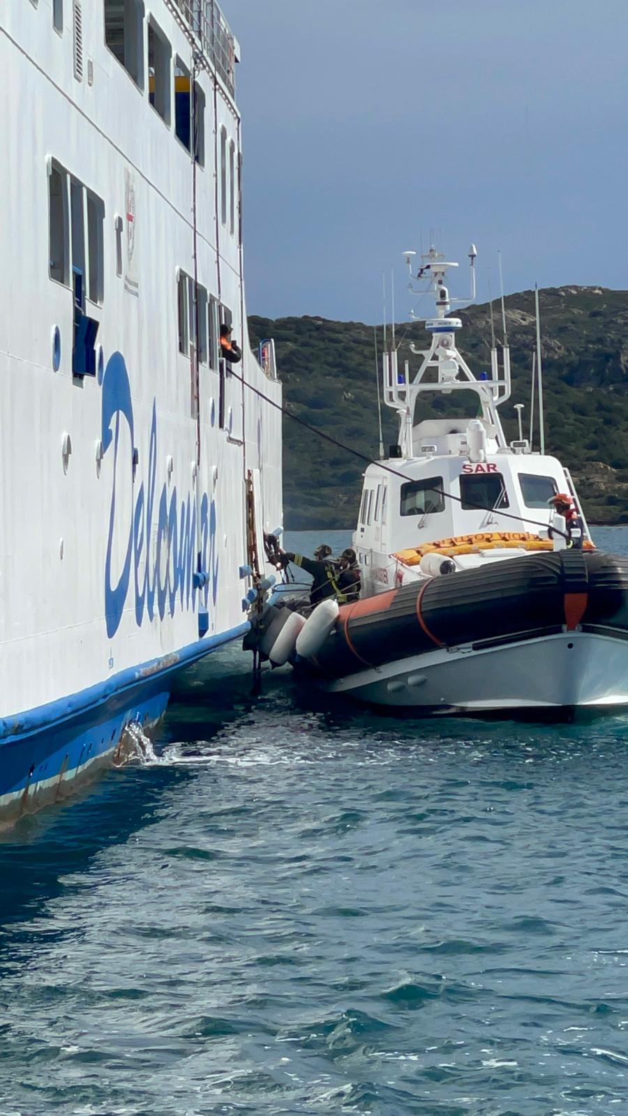 Incendio sul traghetto Palau–La Maddalena: test di Guardia Costiera e Vigili del Fuoco