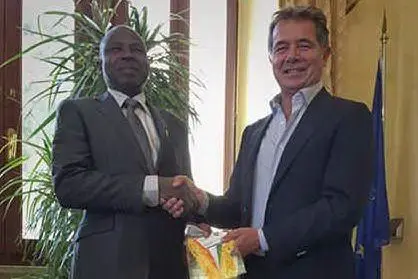 Il governatore della Costa d'Avorio, Ousmane Coulibaly, e il sindaco di Olbia Settimo Nizzi