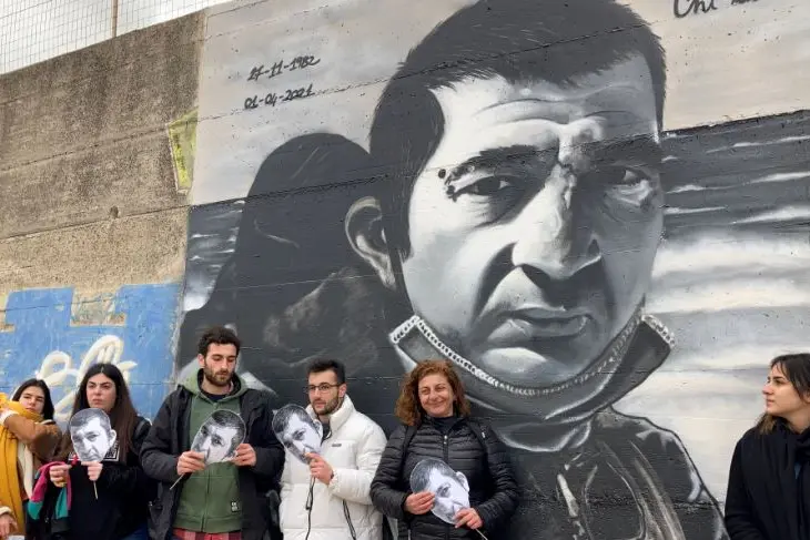 Il murale con l'immagine di Mario Sedda (foto Pala)