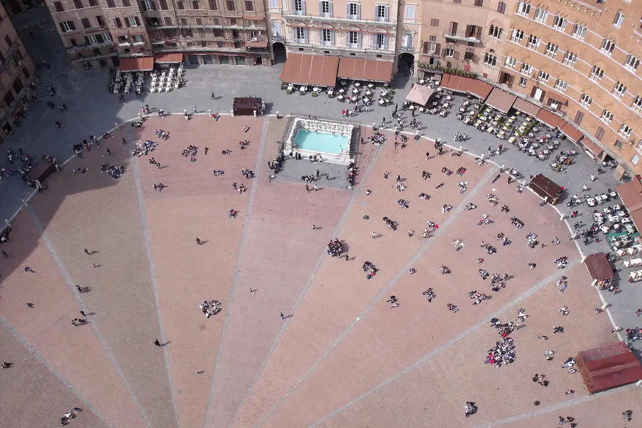 Un'immagine di piazza del Campo a Siena