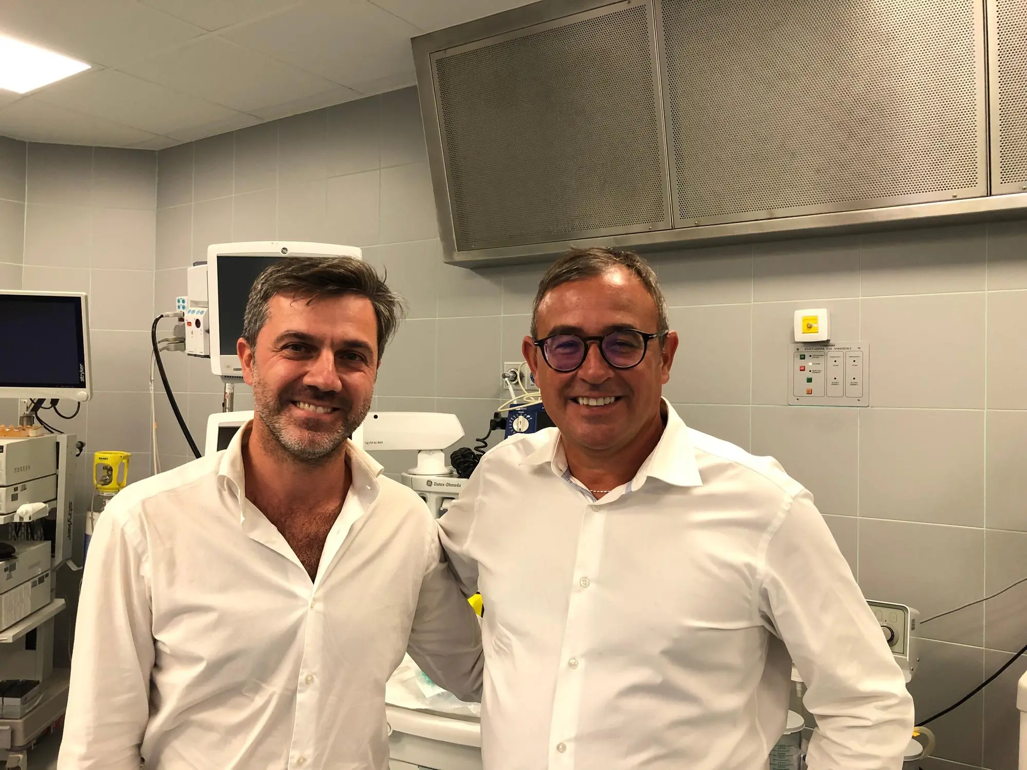 Da sinistra a destra, il nuovo primario di Chirurgia Francesco Cabras e il Dg dell'Asl di Nuoro Paolo Cannas (foto Onano)