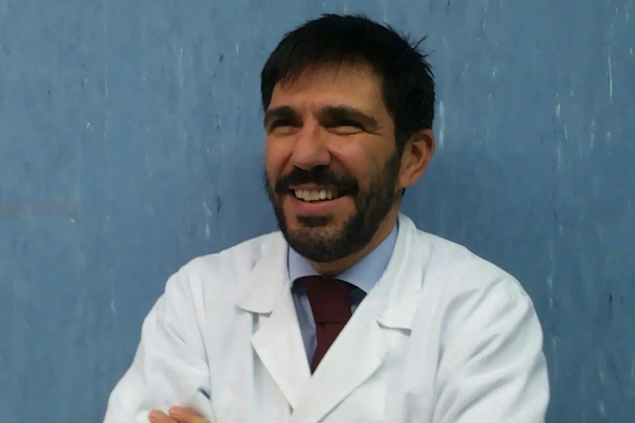 Il direttore della Reumatologia dell'Azienda ospedaliero-universitaria di Cagliari, Alberto Cauli (L'Unione Sarda)