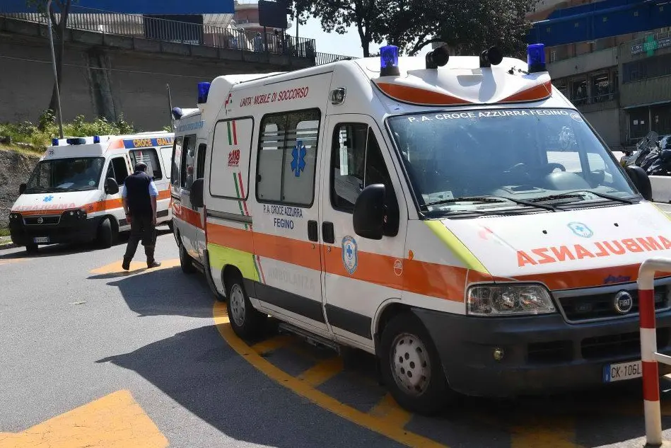 Due ambulanze (foto Ansa)
