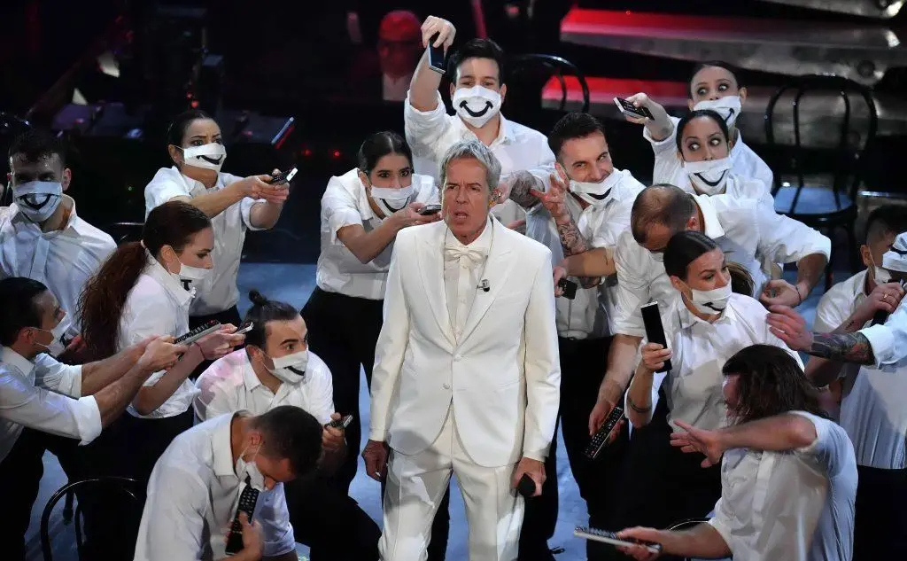 Baglioni attacca con \"E adesso la pubblicità\"