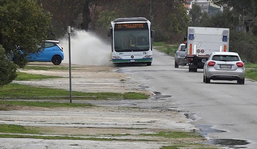 Strade a pezzi, maxi finanziamento per tappare le buche