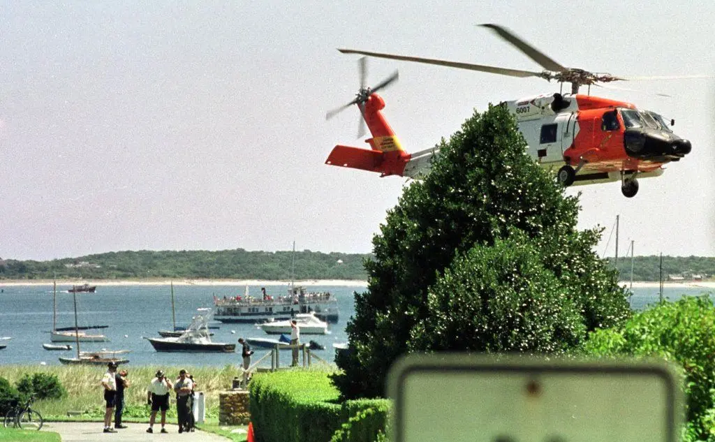 Il ritrovamento del corpo, l'aereo era precipitato in mare