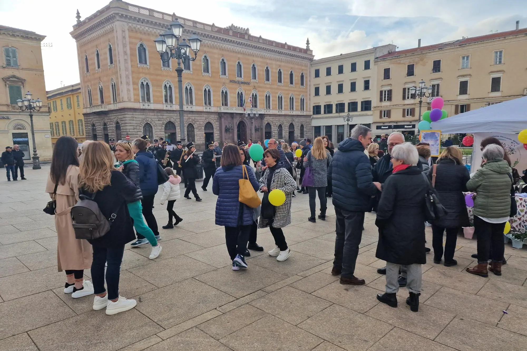La manifestazione (foto Floris)