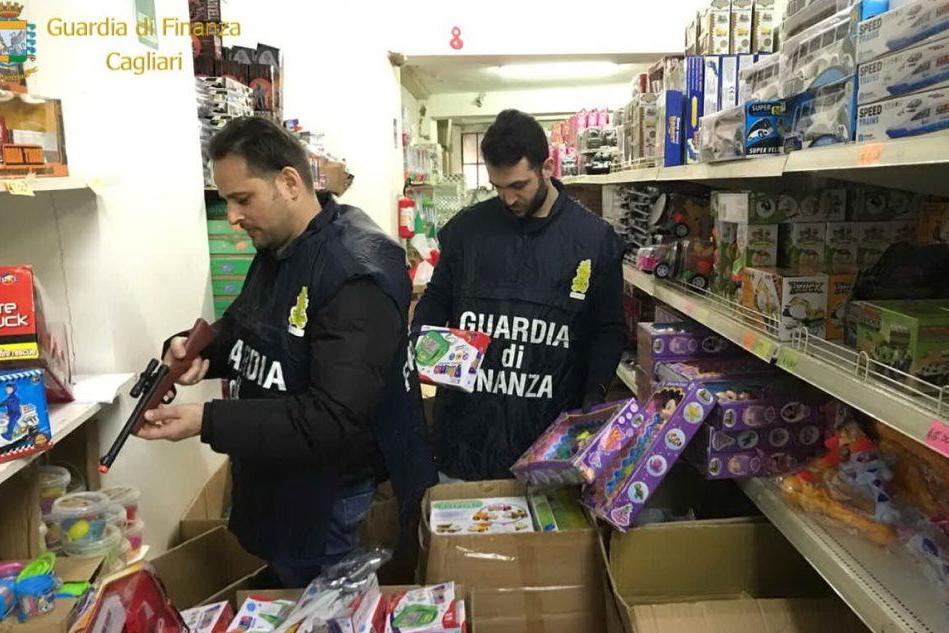 Contraffazione nel Cagliaritano, i finanzieri sequestrano oltre 6.600 articoli