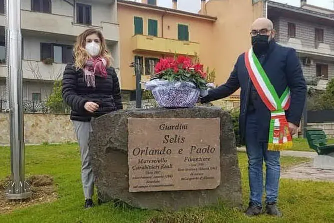 Il sindaco di Usini Antonio Brundu e l'assessore alla Pubblica Istruzione Gina Cudemo (foto concessa dal sindaco)