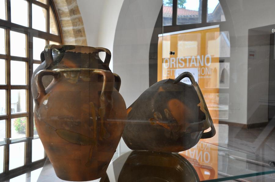Jugs on display at an earlier edition of the Buongiorno Ceramica (Unione Sarda Archive)