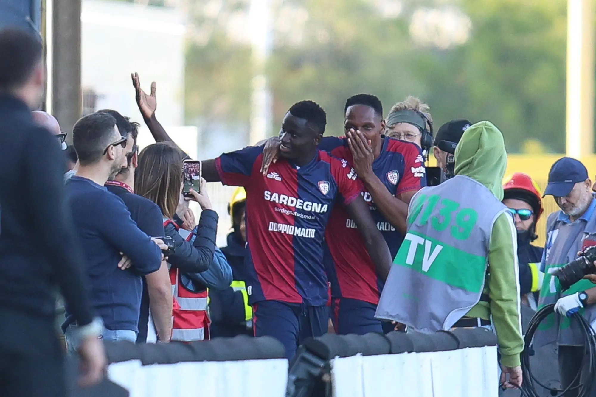 Paul Mendy esulta in Cagliari-Atalanta (foto Ansa)