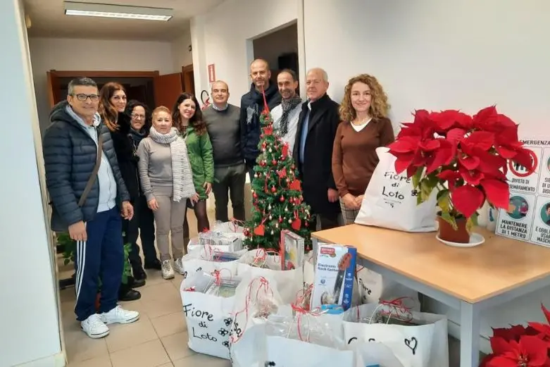 I pacchi dono per i bambini delle Case famiglia (foto M. Pala)