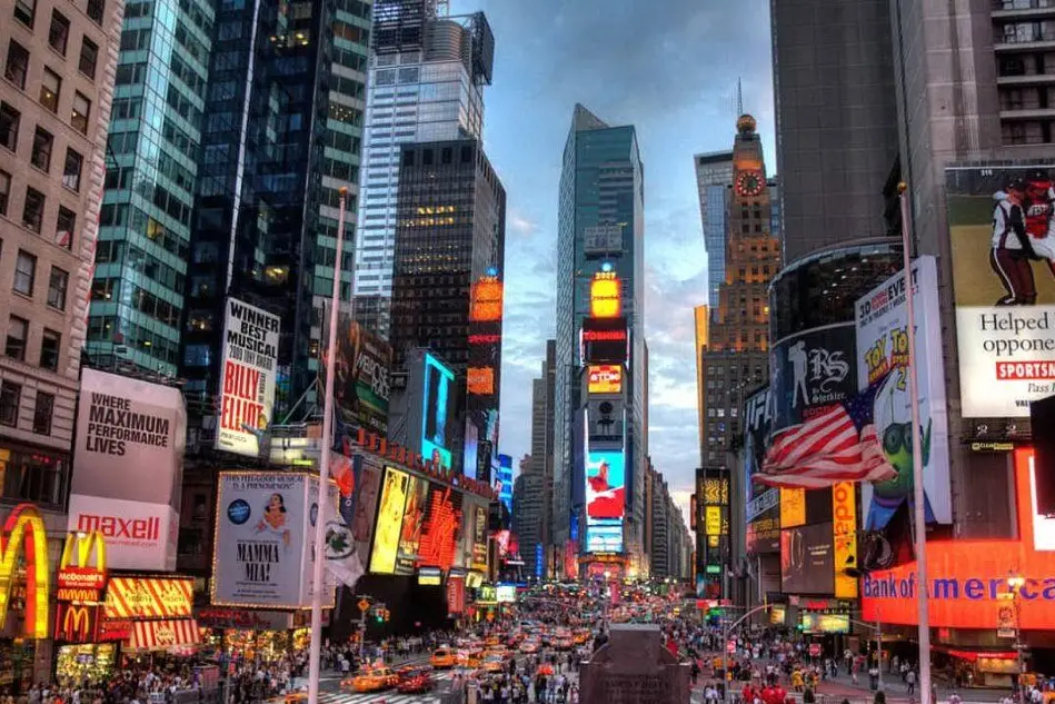 Time Square a New York (fonte Wikipedia)