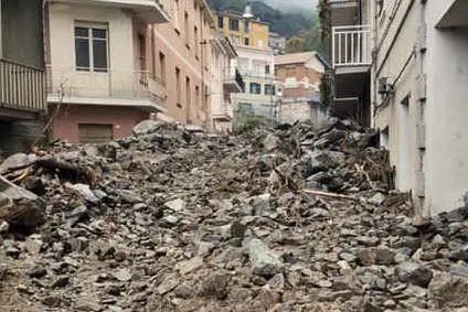Macerie a Bitti (Ansa)