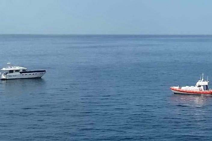 Alla deriva per avaria al largo dell'Asinara: soccorsi due uomini