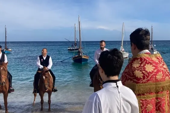 La processione con Benedizione a mare a Balai (foto Pala)