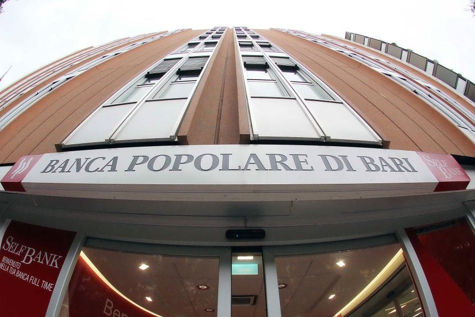 Immagine esterna di una filiale della Banca Popolare di Bari (foto Ansa)