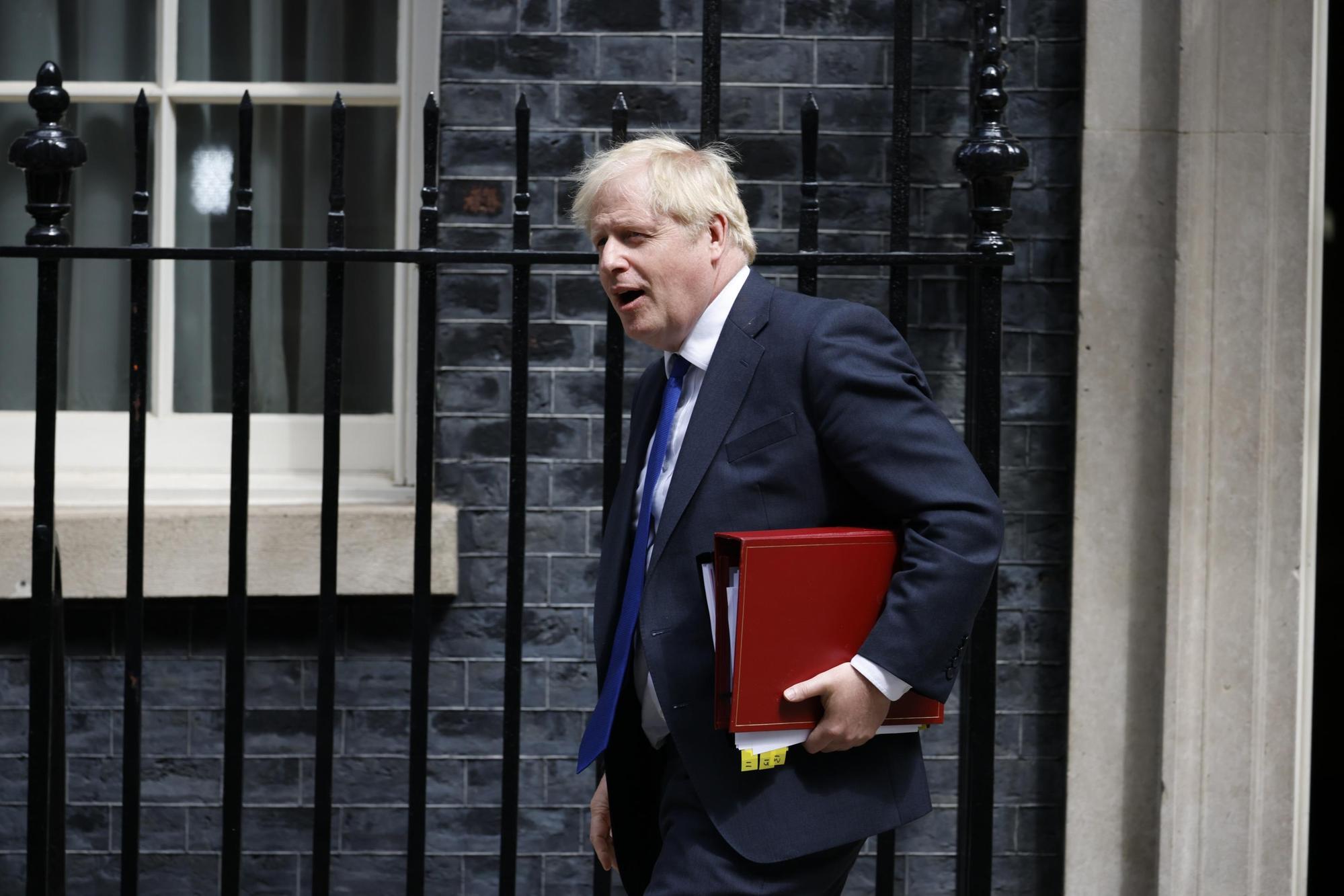 Burst resignation in the Johnson government. But he doesn't give up: &quot;No early elections&quot;