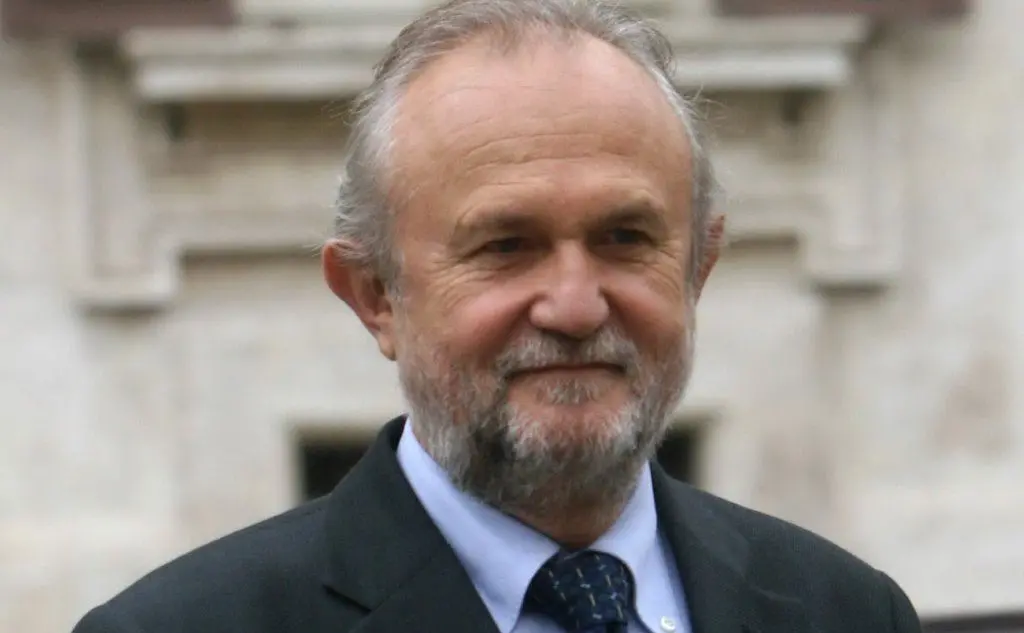 Il sindaco di Fiumicino, Esterino Montino