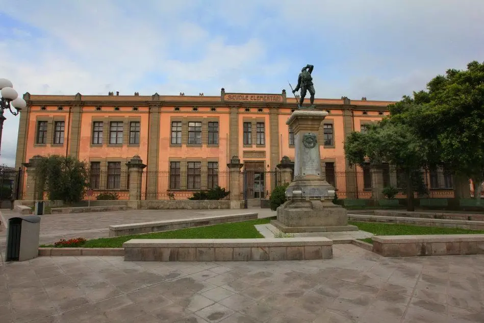 Il municipio di Dolianova (foto d'archivio)
