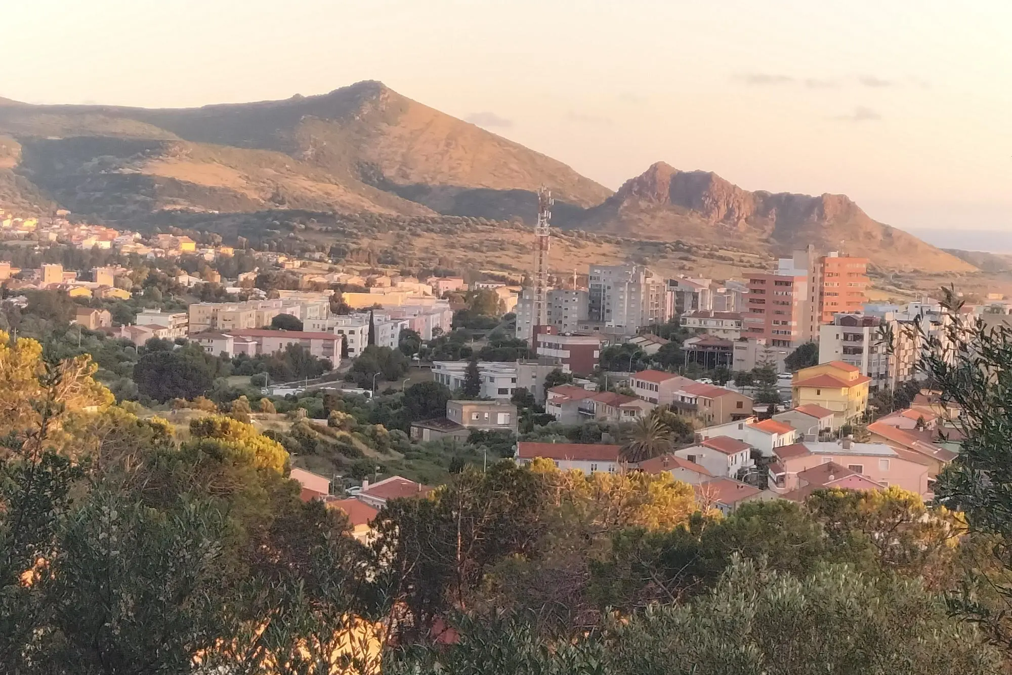 Carbonia vista da Cannas di Sopra. (foto Scano)