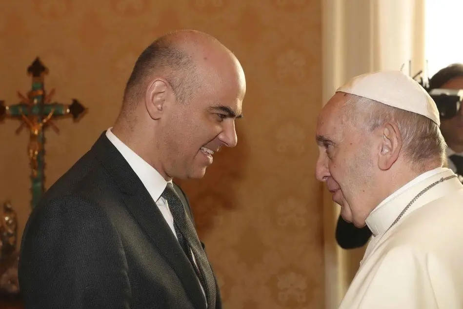 Il Papa insieme ad Alain Berset (Ansa)