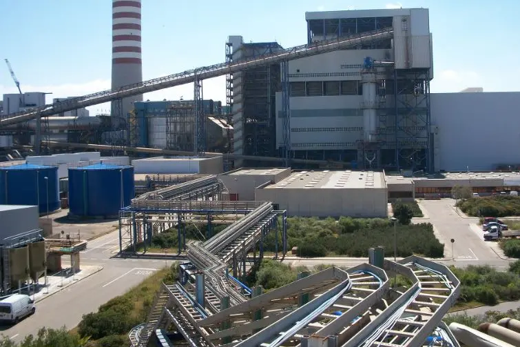 La centrale a carbone di Fiume Santo (foto concessa)