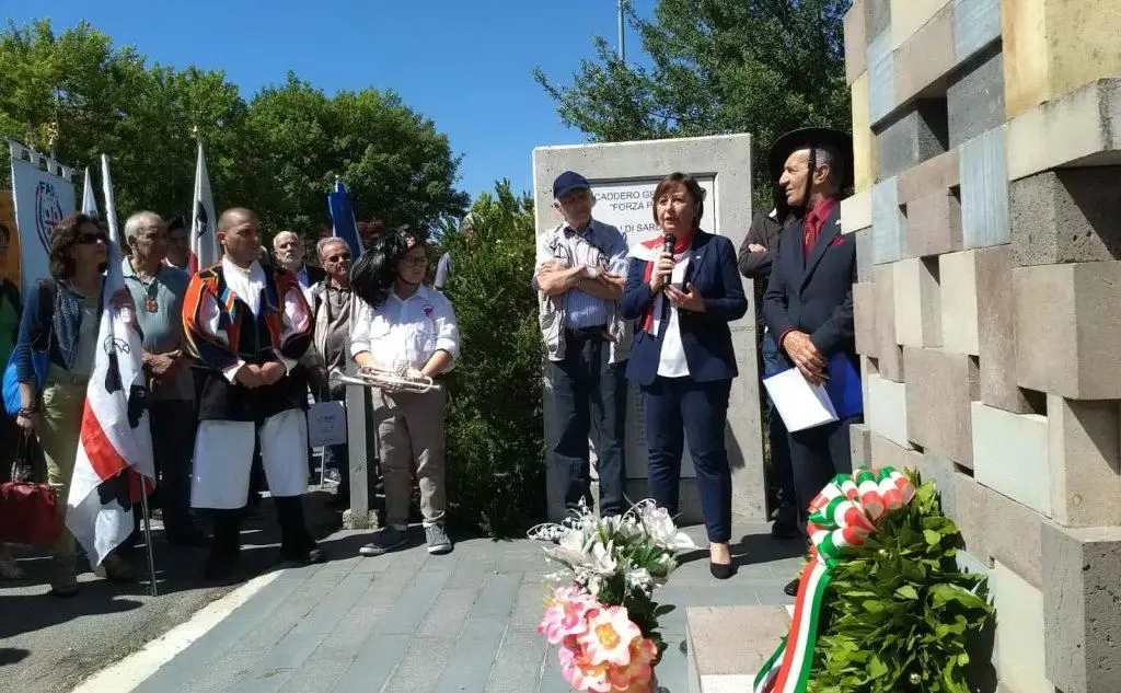Questa mattina la commemorazione ufficiale dei caduti davanti al monumento alla Brigata Sassari