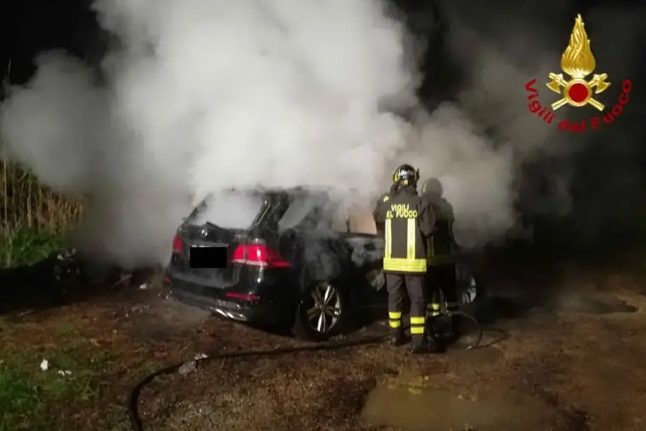 La squadra intervenuta (foto Vigili del fuoco)