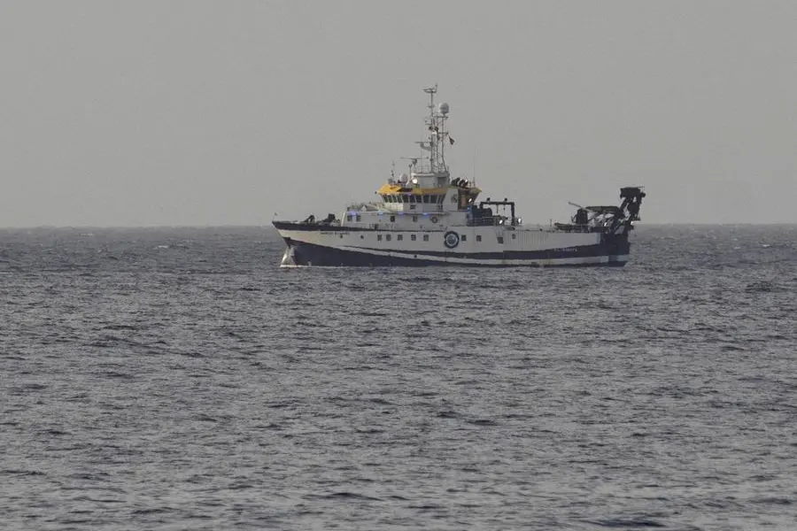 La nave oceanografica impegnata nelle ricerche a Tenerife