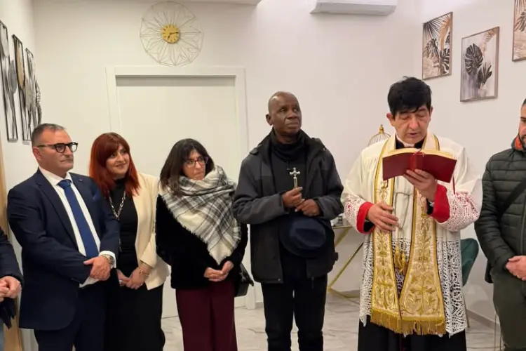 La benedizione di don Masia (foto concessa)