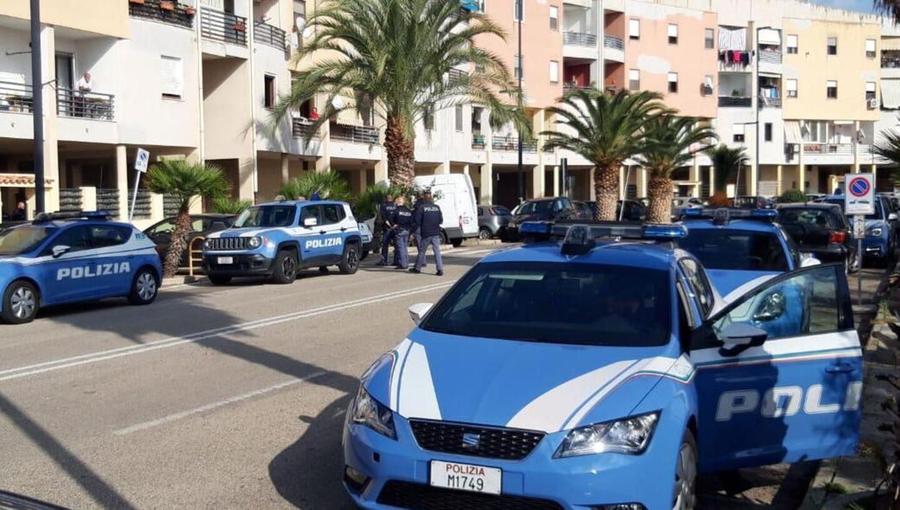 Fugge in auto all’alt degli agenti  A bordo anche i due figli piccoli