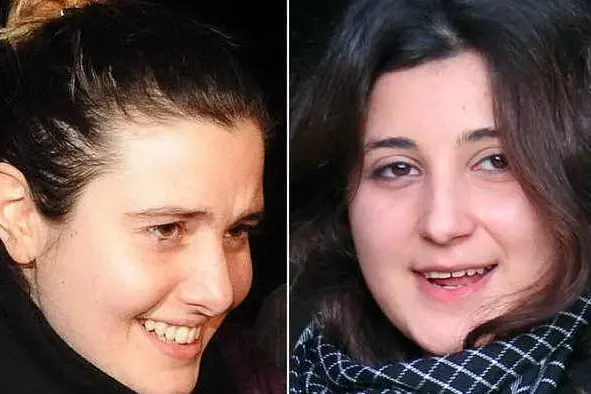 Greta e Vanessa dopo la liberazione (foto Ansa)
