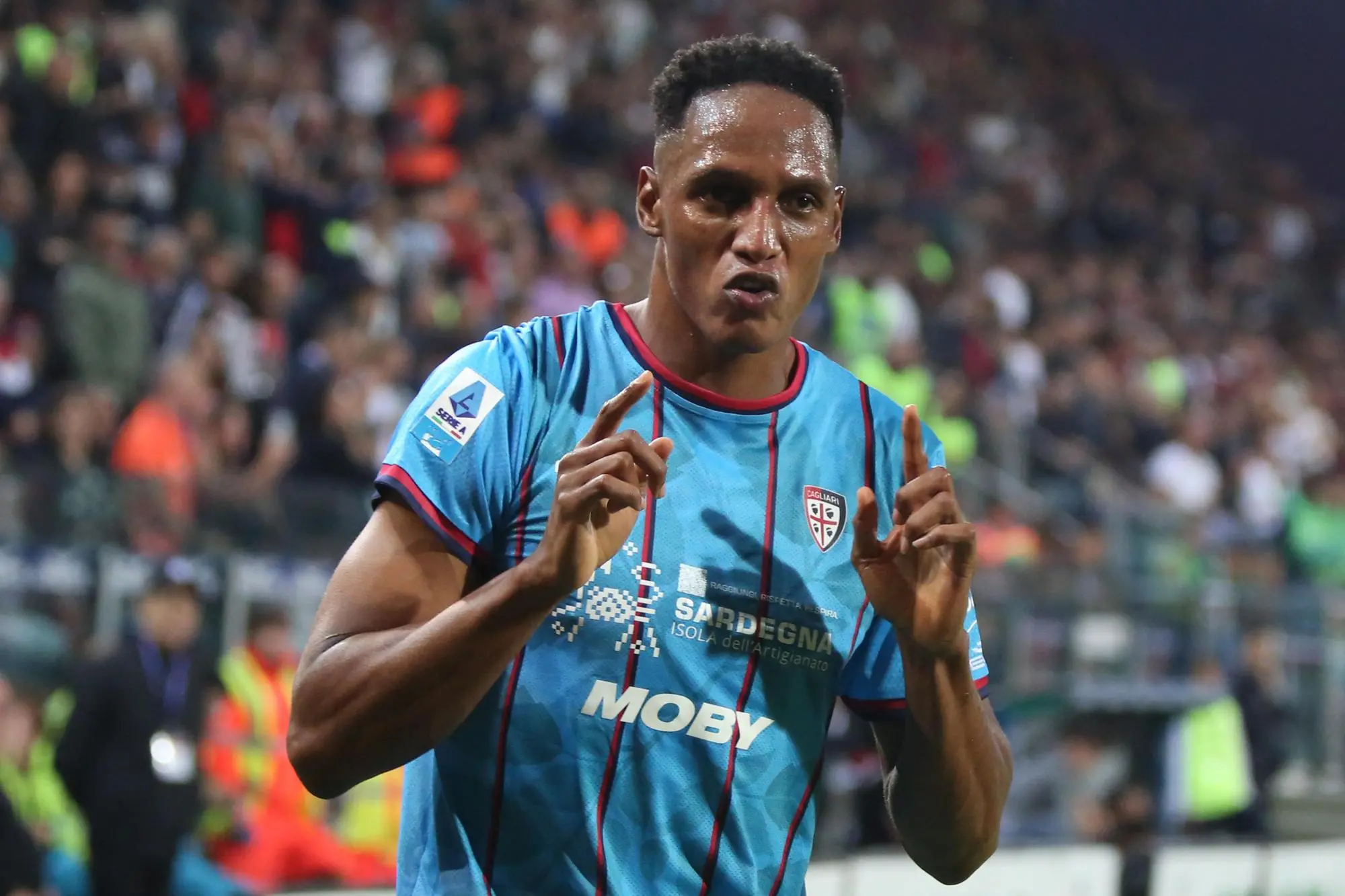 Cagliari's Yerry Mina jubilates after scoring the goal (1-0) during the Italian Serie A soccer match Cagliari Calcio vs Venezia FC at the Unipol Domus in Cagliari, Italy, 18 May 2025. ANSA/FABIO MURRU